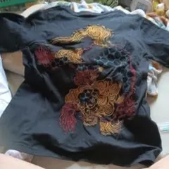 刺繍入りカジュアルTシャツ 黒百花綾乱