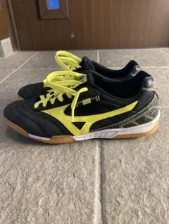Mizuno フットサルシューズ ブラック/イエロー