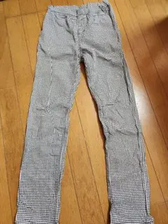 白黒チェック柄スリムフィットパンツ　ユニクロ　サイズ150 女の子用　美品