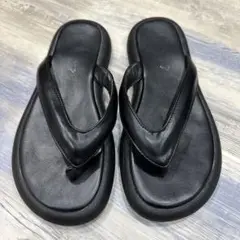 ブラックレザー トングサンダル