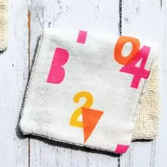 アルファベットと数字　ハーフハンカチ　ガーゼハンカチタオル　ダブルガーゼ