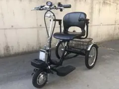 足腰が弱くなってもアクティブな生活を可能にする電動カート。※運転免許不要