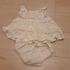 【80cm】ベビー　アイボリー フリル付きシャツとおむつカバーセット