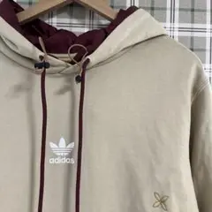 adidas プルオーバーパーカー
