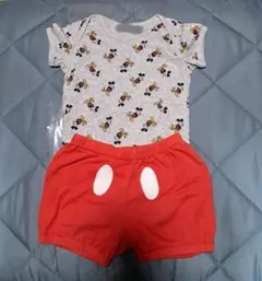 ミッキーマウス Tシャツとショートパンツセット