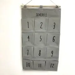 グレーの数字付きウォールポケット