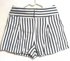 Forever21　ストライプ ショートパンツ 白黒　Mサイズ