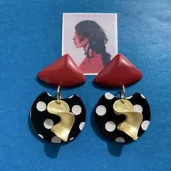 ねじり マットゴールド ドット 茜色 レッドカボション レトロ チャームピアス