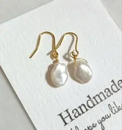 1563 ヒーリング効果✨️　ホワイト✨️　ケシパールピアス 一点物♥