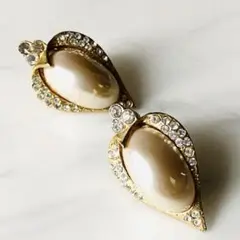 Item thumbnail for item 2556face-94f3-435e-bbc2-e8afc901a40a