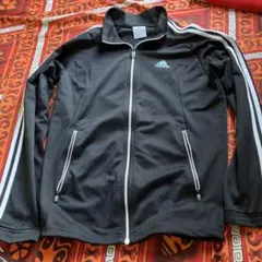 adidas ブラック ジップアップジャケット　春　秋　に　アディダス　パーカー