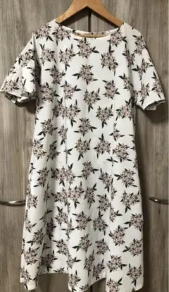 ポンデシャロン　花柄ワンピース