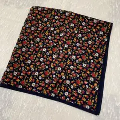 7-41.イタリア製　Tie Rack ボタニカルモチーフ　シルクスカーフ　黒