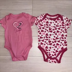Puma ピンクロンパースとハート柄ロンパースセット（3-6m）