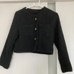 黒いノーカラージャケット