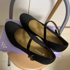 ブラック フラットシューズ