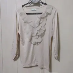 P.S.F.A フリル付きVネックシャツ