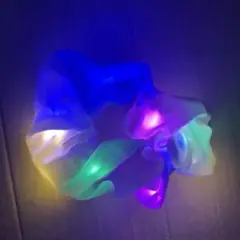 LEDライト付きシュシュ　サテン白