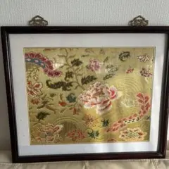 中国刺繍 花柄 金色の背景（南京雲锦？）