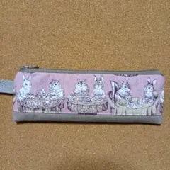かさばらないファスナーポーチ　ペンケース　ミニポーチ◇うさぎとリスのティータイム