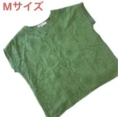 刺繍入りグリーンノースリーブTシャツ Mサイズ