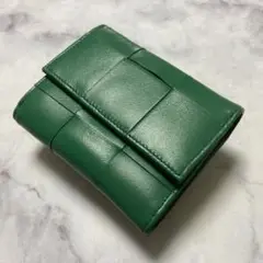 【新品未使用】おしゃれな3つ折り財布　高級羊革　本革イントレチャート　緑　高見え