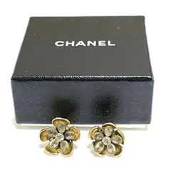 CHANELフラワーモチーフピアス