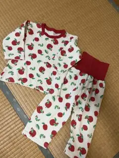 リンゴと青虫柄　ベビーパジャマ 90