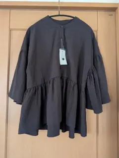 新品 バンドカラーフレアスリーブ ローリーズファーム ブラウン