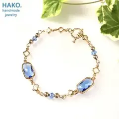 ライトブルーのカットガラスチャームのブレスレット