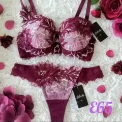 サルート♥52G オアシス E65 ソングM WI