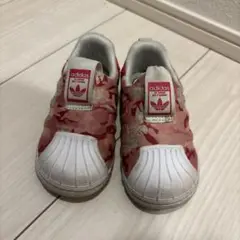 adidas 花柄スリッポン