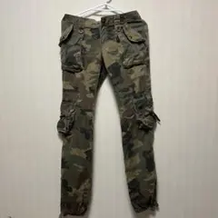 迷彩カーゴパンツ