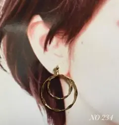 NO 234 ハンドメイドピアス　ダブルリングピアス