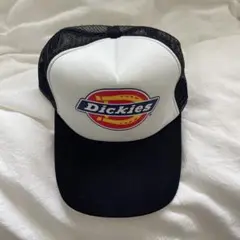 Dickies ロゴ入り トラッカーキャップ