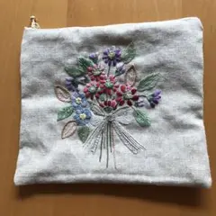 戸塚刺繍　ポーチ