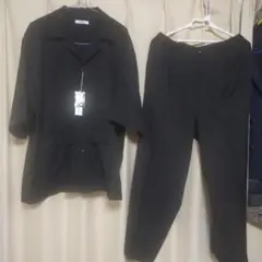カジュアル上下セット 黒 半袖シャツとパンツ