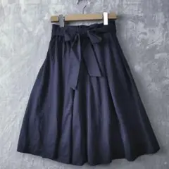 a2599　ネイビー フレアスカート リボン付き ひざ丈 ミディ　通勤　通学