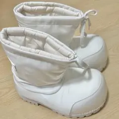 BALENCIAGA アラスカ ロゴ キルティング ナイロン スリッパ 人気 Alaska キルティングナイロン スリッパ ロゴプリント入り