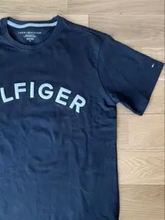 新品 TOMMY HILFIGER ブラック Tシャツ メンズ