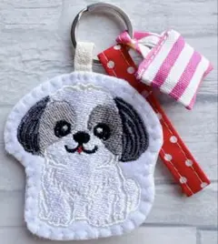 ハンドメイド　刺繍　シーズー　ストラップ　ミニバッグキーホルダー付き　犬
