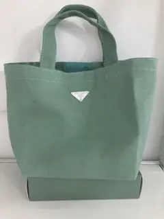 新品/未使用/プラダノベルティ 最新ロゴプレート付き/トートバッグ箱付き