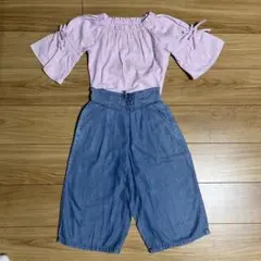 ピンクオフショルダーとデニムパンツセット