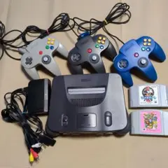NINTENDO 64（ニンテンドウ64）本体　ソフト2本　コントローラ3つ