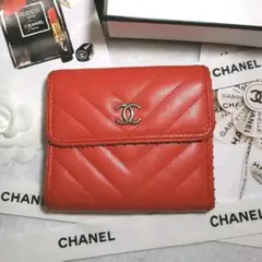 シャネル CHANEL❣️シェブロン✨Vステッチ❣️二つ折り財布✨スタッズ
