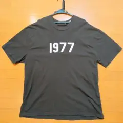 ESSENTIALS 1977 Tシャツ