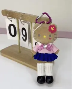 入荷　ハローキティ　制服　日焼け脚長キティキーホルダー