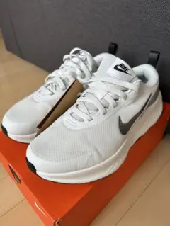 新品☆NIKE ウィメンズ　プロミナ　25㎝
