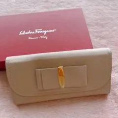最終値下げ【美品】フェラガモ 長財布。