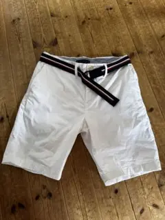 トミーヒルフィガー ホワイトショートパンツ